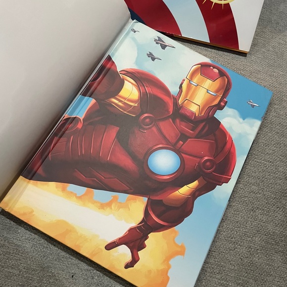 Marvel Books - Picture 8 of 10